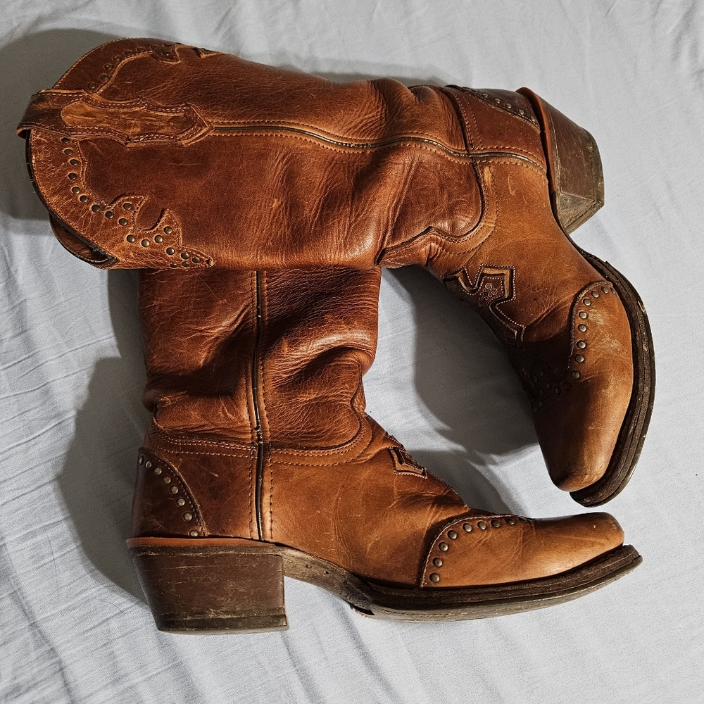 Boots - Picture 2 of 5